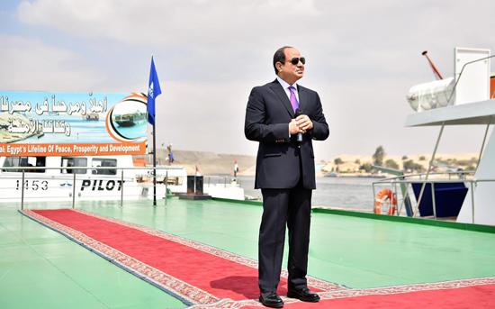 137584 زيارة الرئيس السيسى لقناة السويس (15)