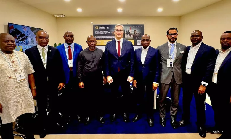 9d69d5f762eeb3f61fa2dd076d16d60d