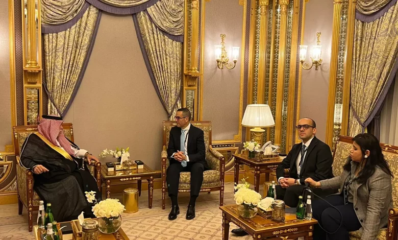 5921ba1d60315b1b1c5da5f3d02d1b12