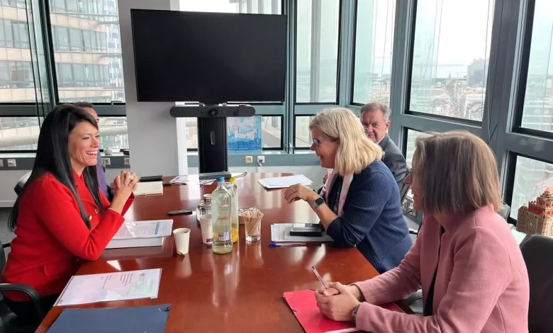 593c2f7d1fd9a8fa738264e8e1d6ef63