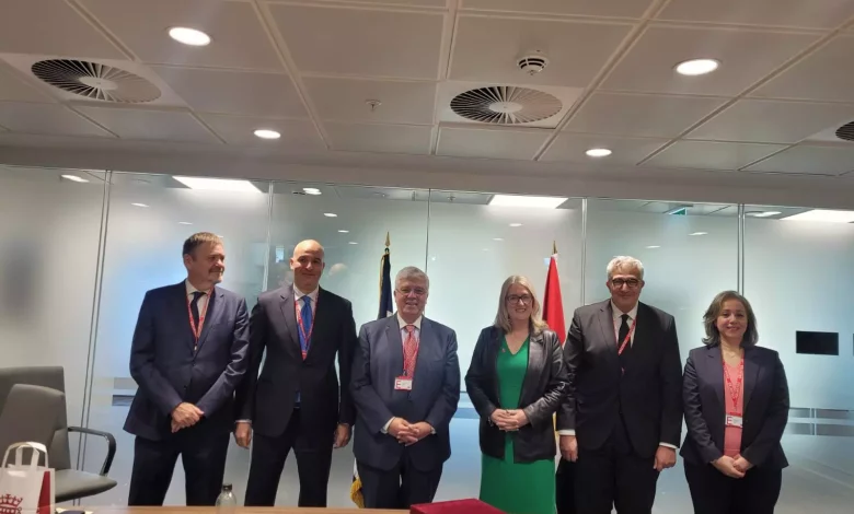 65e4c2825625c9223819d1a37aeb36d8