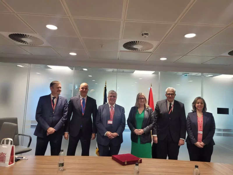 65e4c2825625c9223819d1a37aeb36d8