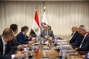 وزير قطاع الأعمال يبحث مع «شاندونج» الصينية التعاون في تصنيع <a href=