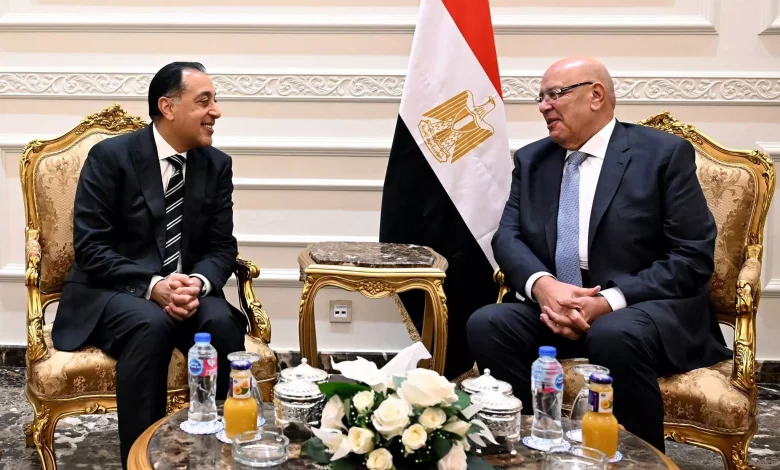 رئيس الوزراء يهنئ «رئيس مجلس النواب» بتولي مهامه