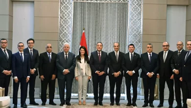 رئيس الوزراء يُكرم "الوزراء السابقين"