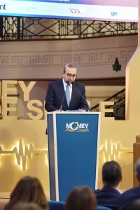 الدكتور محمد عبد العزيز، مساعد رئيس <a href=