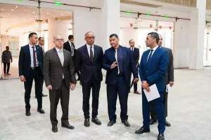 الدكتور <a href=