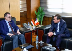 مصر وفرنسا تبحثان تداعيات الأزمة العالمية وتعزيز التعاون الاقتصادي