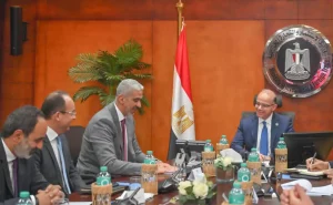 وزير الاستثمار يبحث مع «<a href=